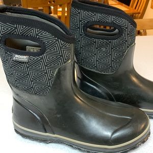Bogs size 10 pull on boot
